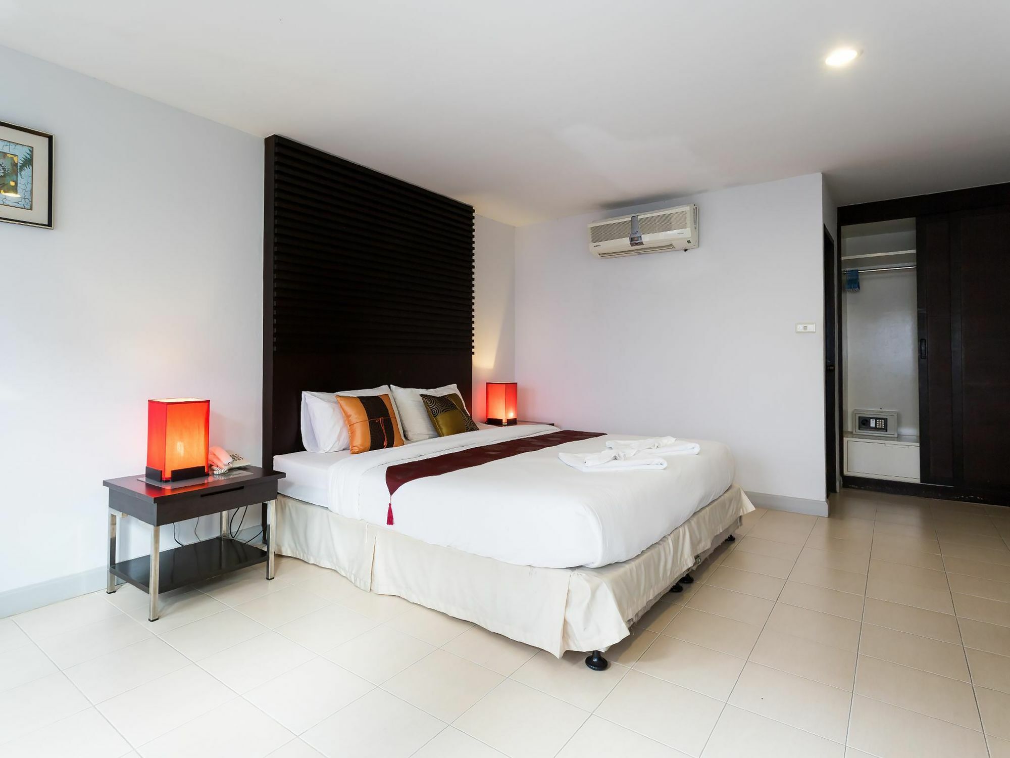 Sino House Patong Hotel Kültér fotó