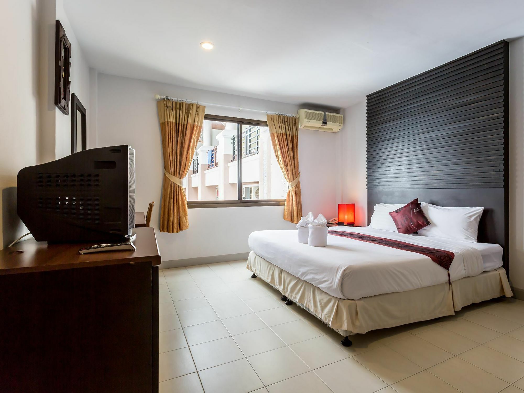 Sino House Patong Hotel Kültér fotó