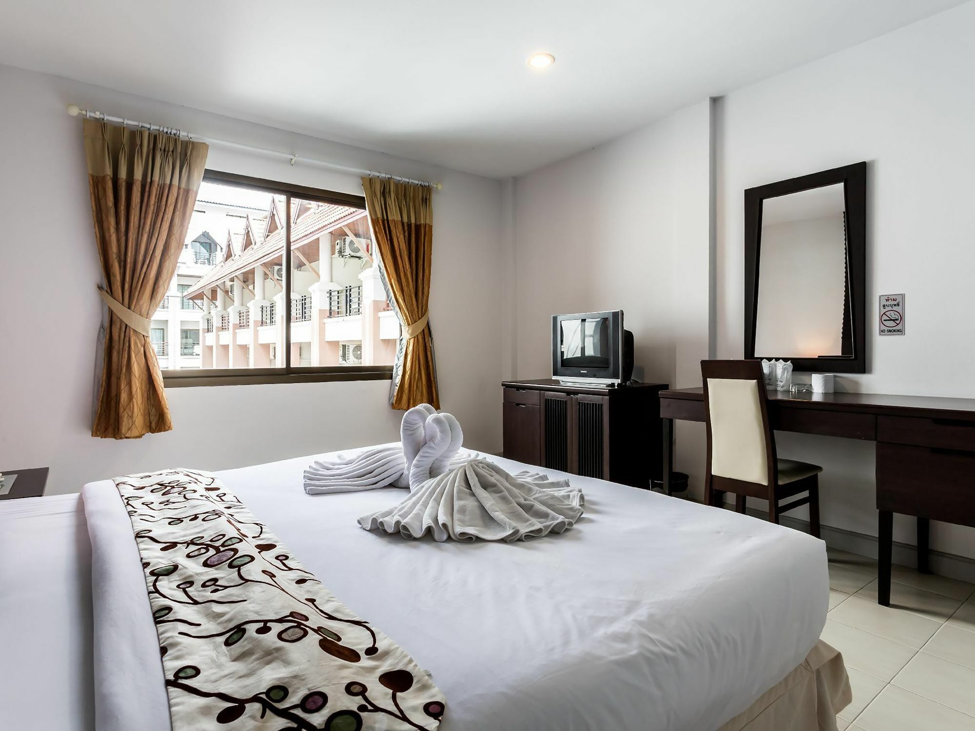 Sino House Patong Hotel Kültér fotó