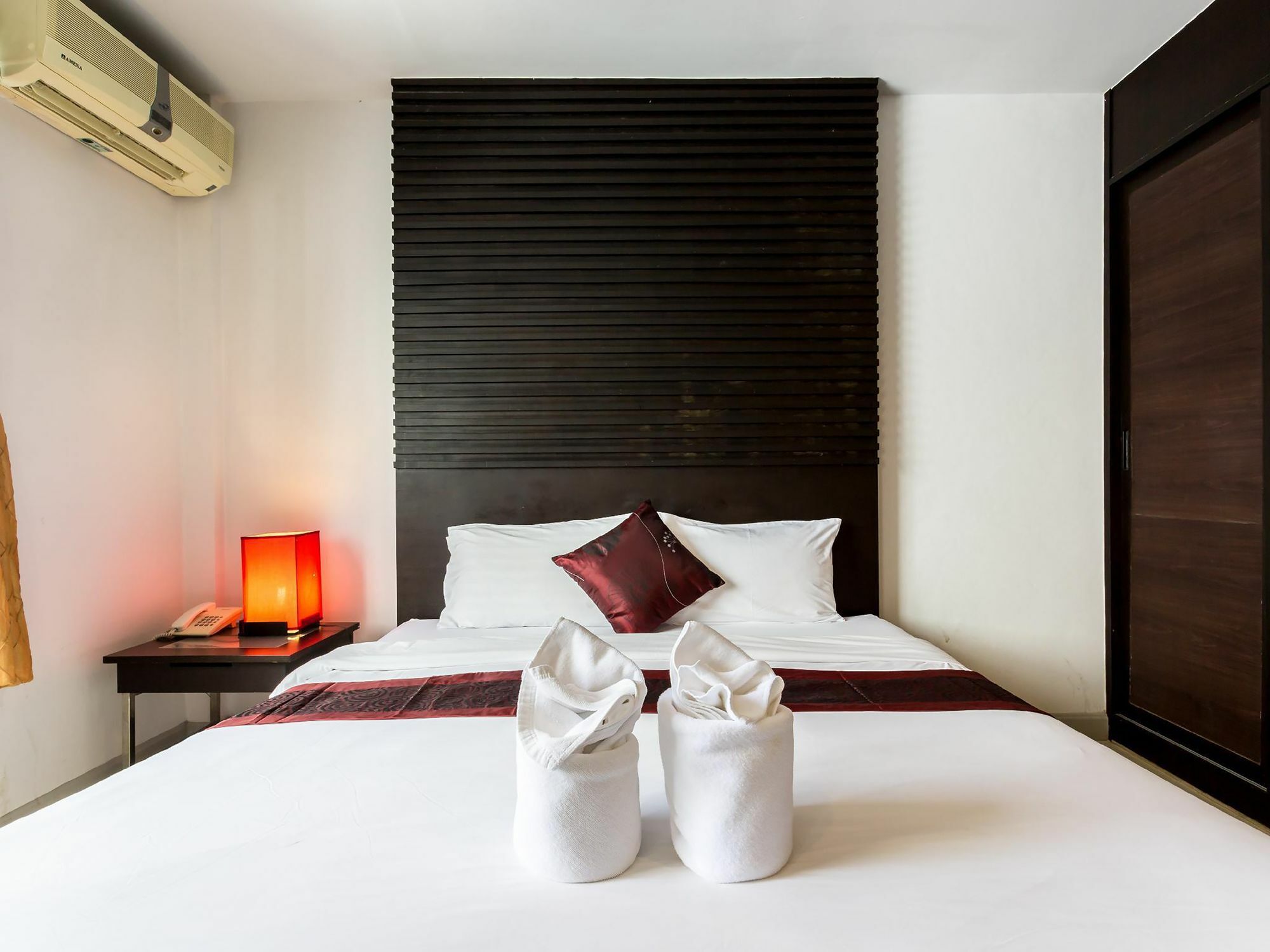 Sino House Patong Hotel Kültér fotó